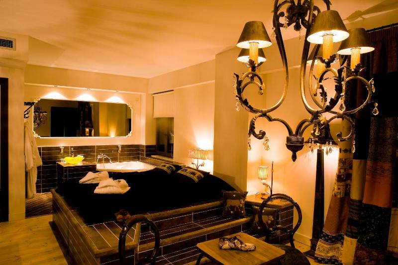 Deluxe King Suite image 1