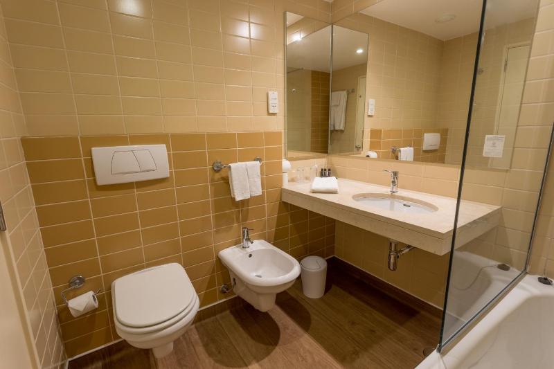 Twin Room Single Use image 1
