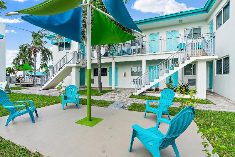 Hollywood Beachside Boutique Suites - image 22