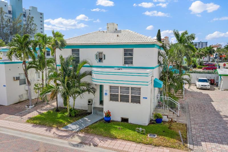 Hollywood Beachside Boutique Suites - image 25