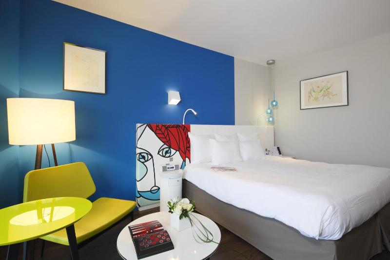 Double Room with Balcony and Sea View image 2