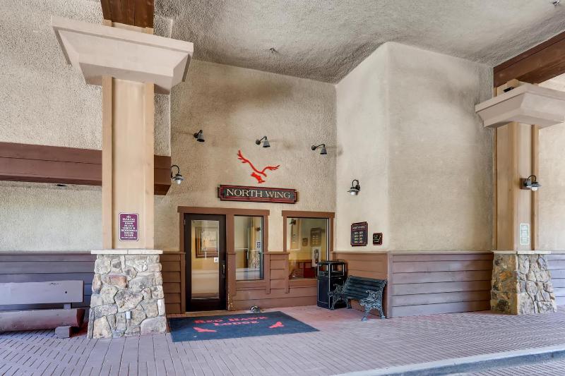 Premier Red Hawk Lodge 2 Br-Walk To Slopes-Kids Ski Free Condo - image 17