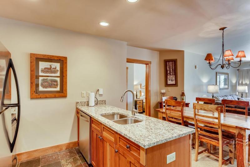 Premier Red Hawk Lodge 2 Br-Walk To Slopes-Kids Ski Free Condo - image 13