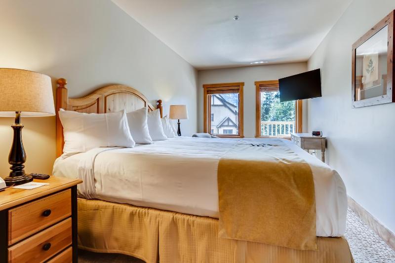 Premier Red Hawk Lodge 2 Br-Walk To Slopes-Kids Ski Free Condo - image 22