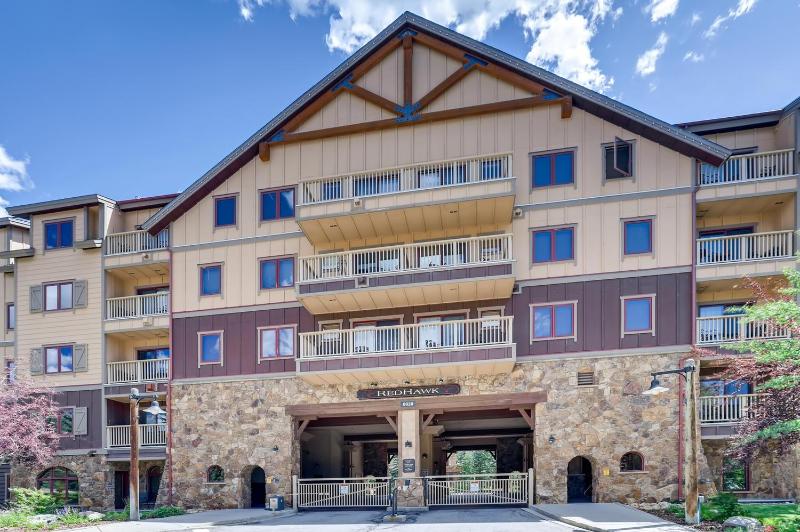 Premier Red Hawk Lodge 2 Br-Walk To Slopes-Kids Ski Free Condo - image 4