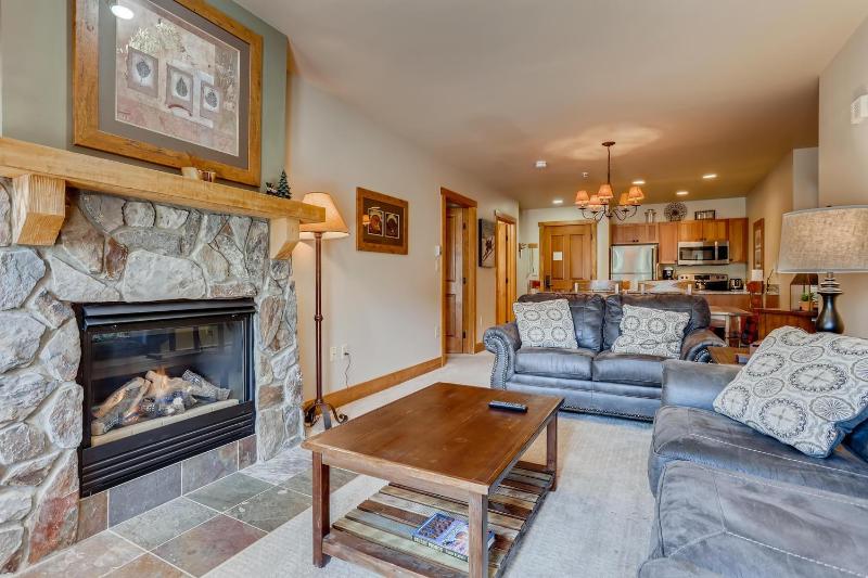 Premier Red Hawk Lodge 2 Br-Walk To Slopes-Kids Ski Free Condo - image 1