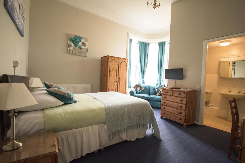 Double Room image 3