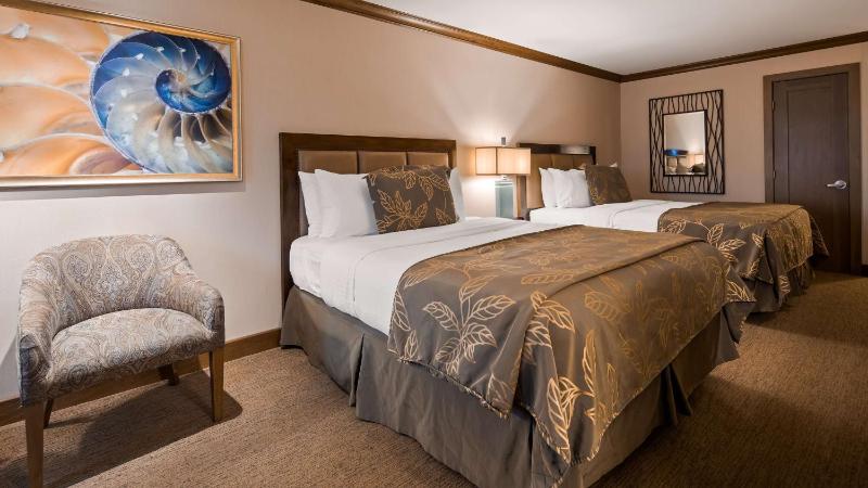 Queen Room with Two Queen Beds with Water View image 1