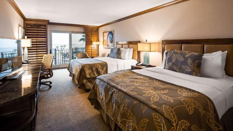 Queen Room with Two Queen Beds with Water View image 2