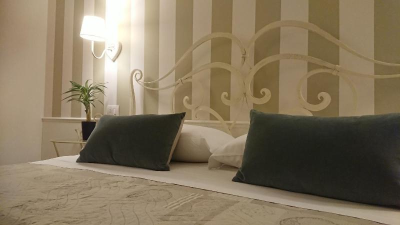 Queen Room image 1