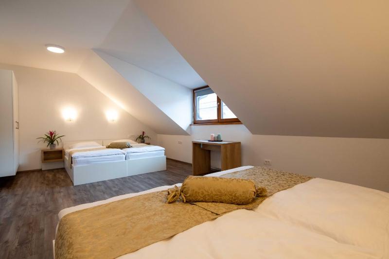 Quadruple Room with Private Bathroom image 3