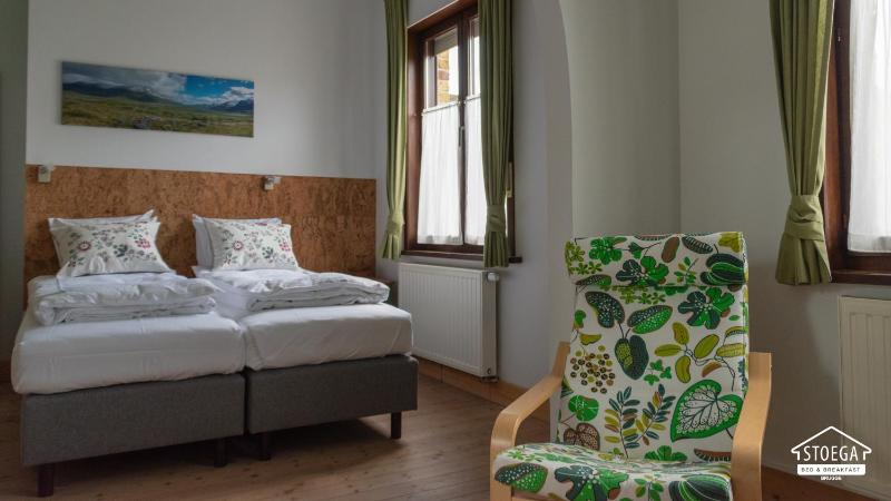 Twin Room image 2