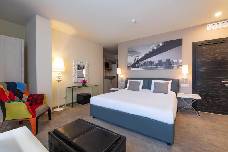 Premier Suite image 4