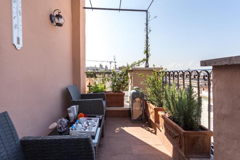 Junior Suite with Balcony image 4
