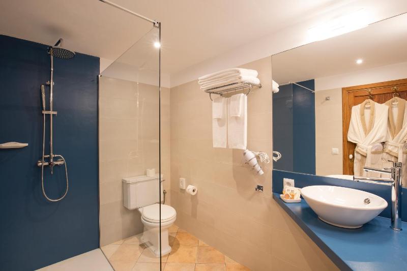 Double Room image 2