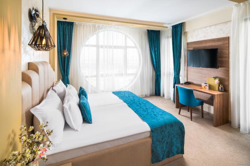 One-Bedroom Apartment with Balcony image 3
