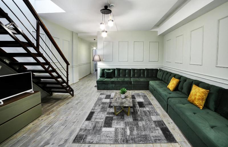 Duplex Apartment with garden image 3