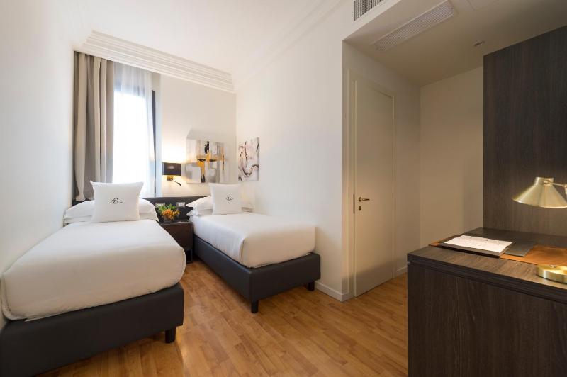 Small Double Room image 2
