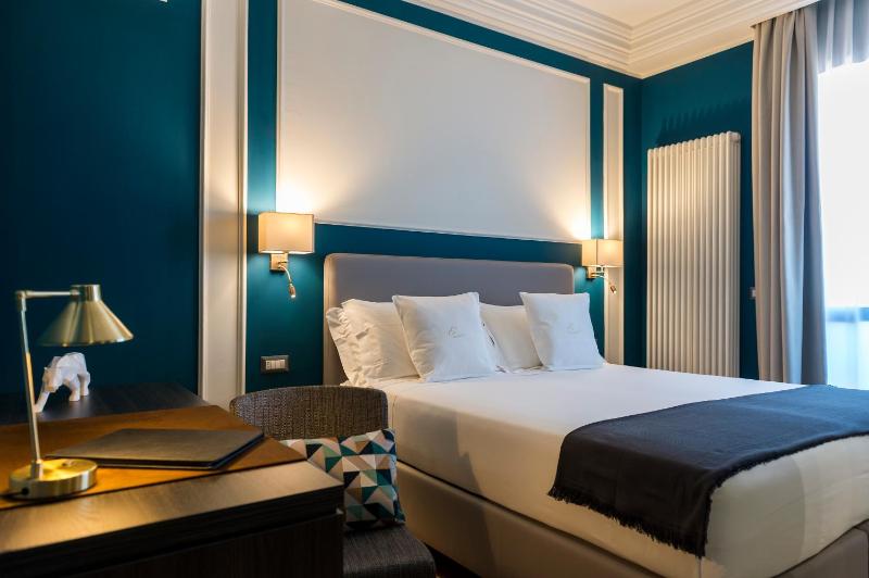 Double Room image 3