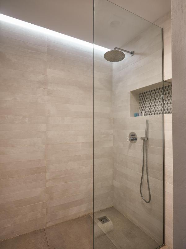 Sapphire Zen Queen Suite with Spa Bath image 3