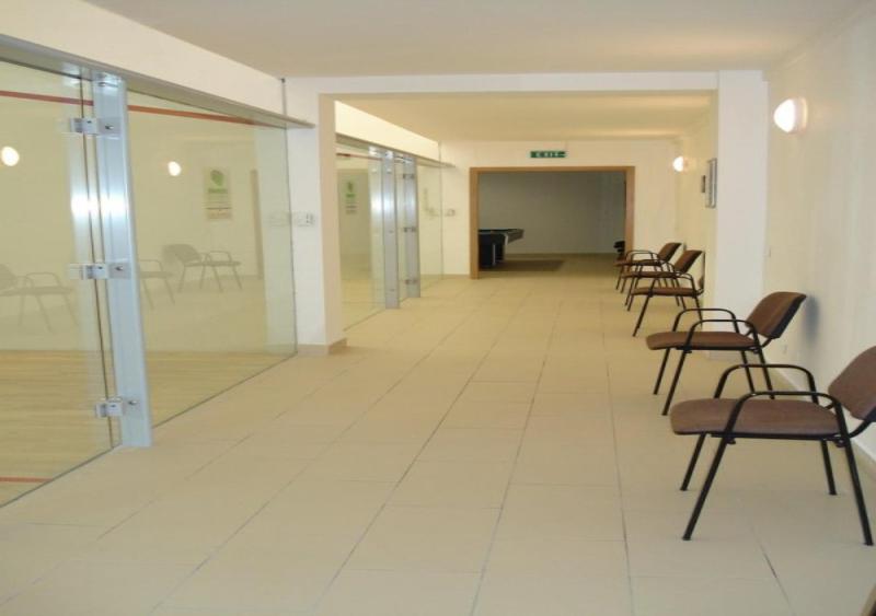 One-Bedroom Apartment image 3