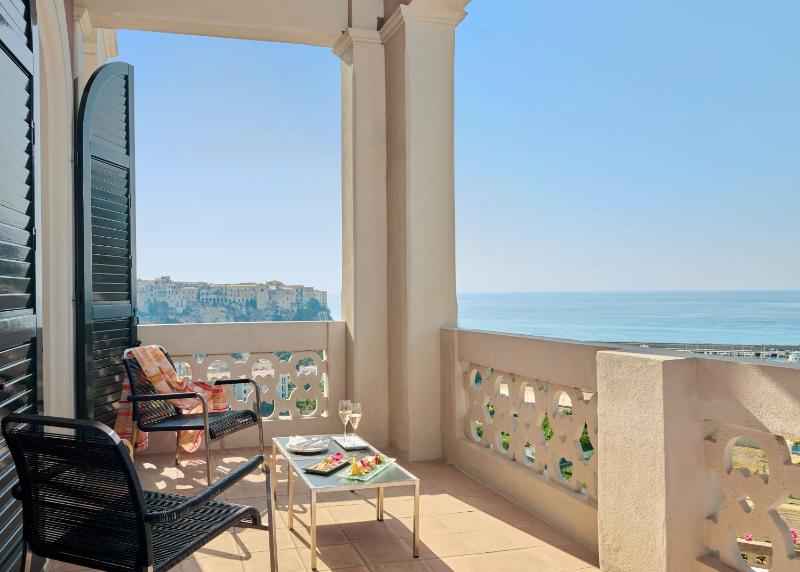 Suite with Sea View image 3