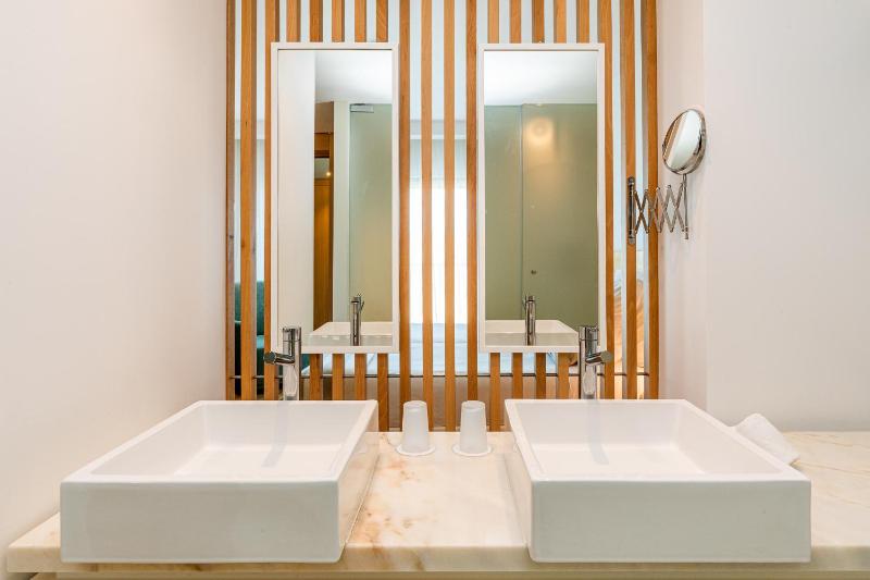 Classic Double or Twin Room image 3