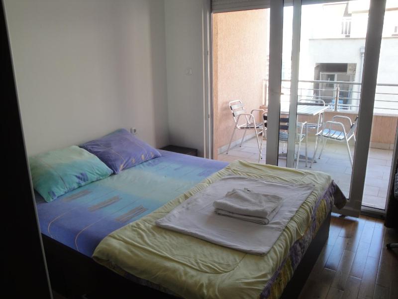One-Bedroom Apartment with Balcony - Annex image 2