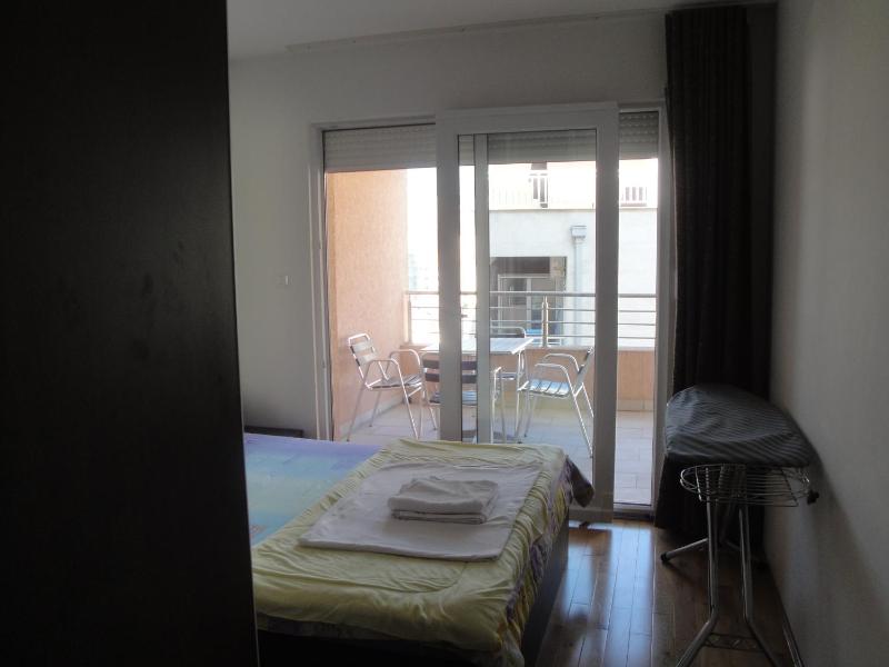 One-Bedroom Apartment with Balcony - Annex image 4