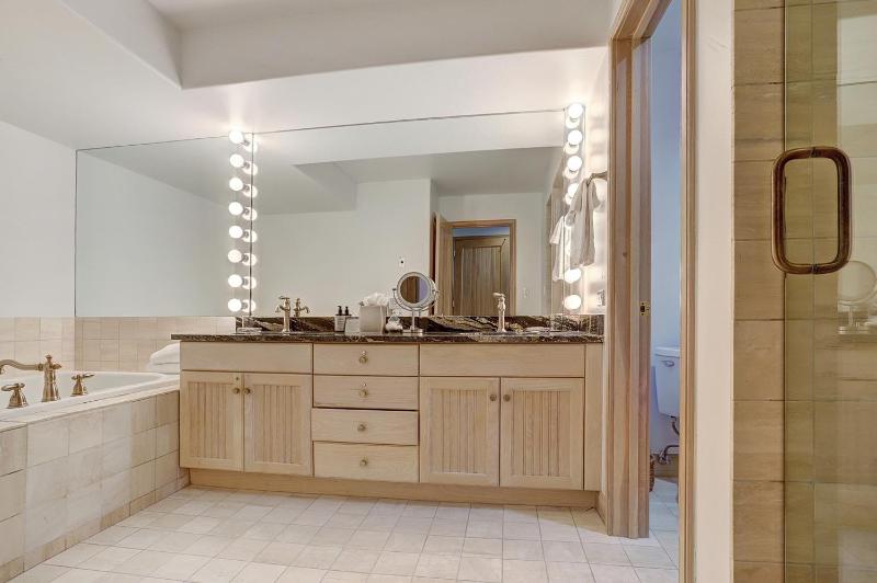 Amazing 2 Br Unit In Beaver Creek- Out Of A Western Movie Condo - image 8