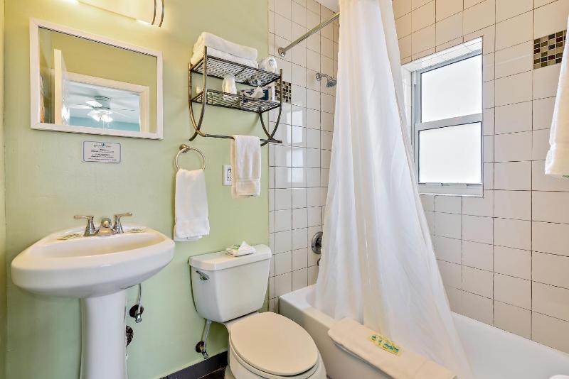 Hollywood Beachside Boutique Suites - image 26