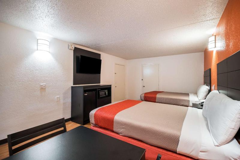 Quadruple Room - Non-Smoking image 4
