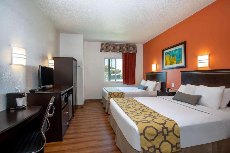 Superior Queen Room with Two Queen Beds - Non-Smoking image 4