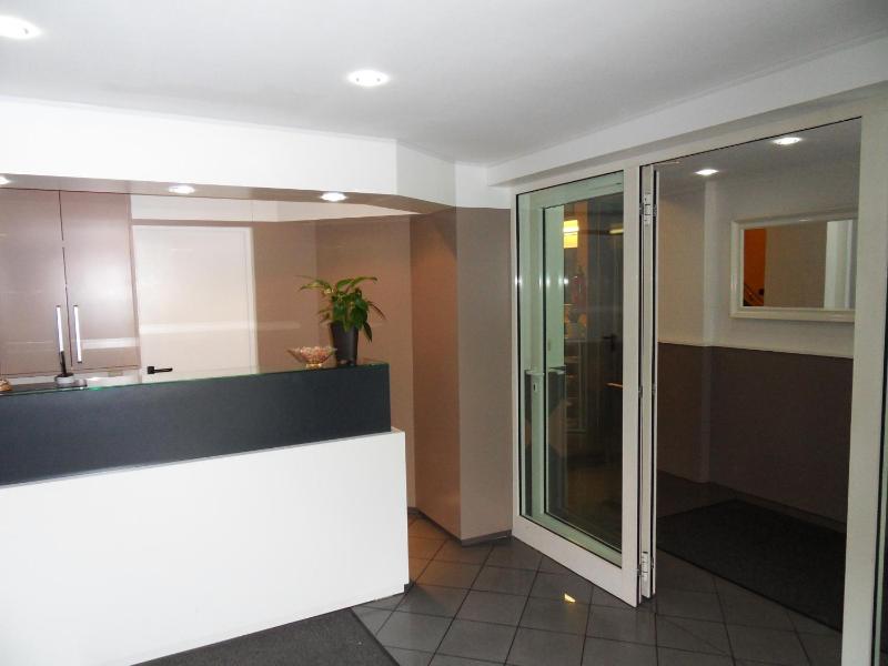 Carlton Hotel - image 2