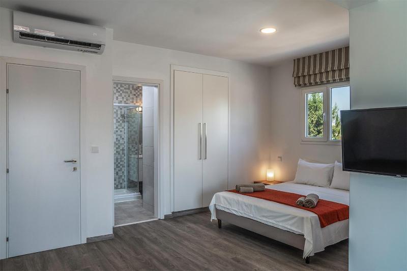 Silver Apartment - Central - image 11
