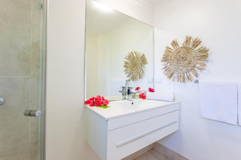Tropicana Lagoon Apartments - image 2