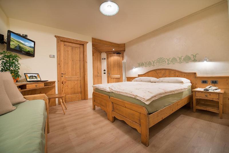 Family Room image 1