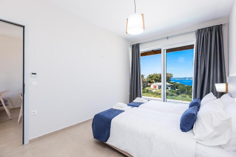 Executive Suite with Sea View image 2