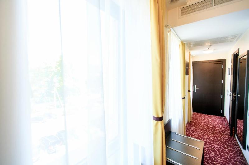 Budget Double Room image 4