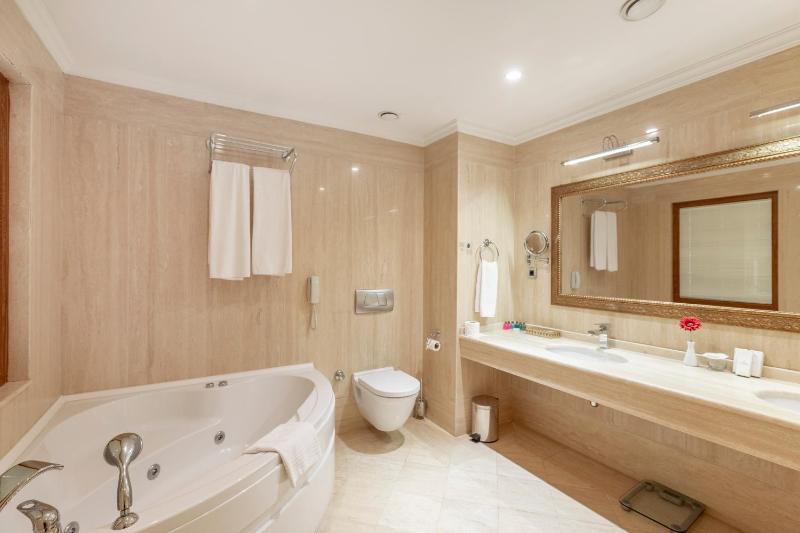 Quadruple Room image 2
