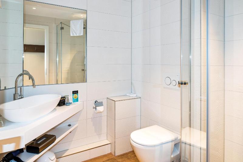 Double Room - Facing Inland image 4