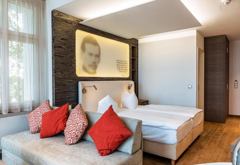 Junior Suite with Ocean View image 3