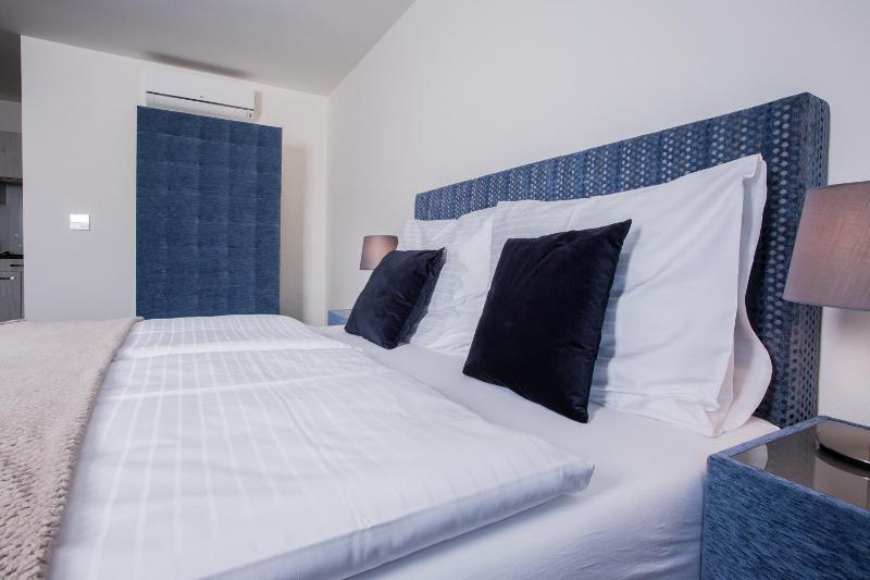 Deluxe Double Room image 4