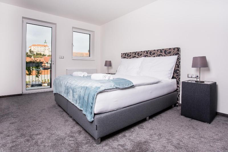 Deluxe Double Room with Balcony image 4