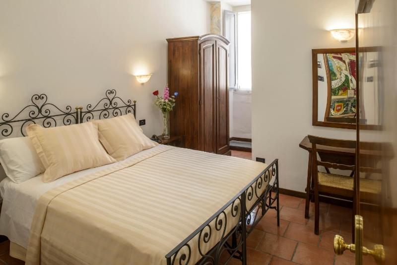 Economy Double Room image 2
