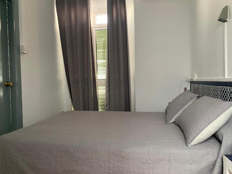 Single Room with Private Bathroom image 3