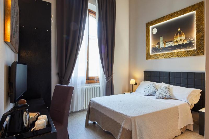 Economy Double Room image 3