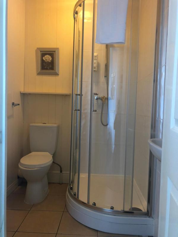 Standard Double Room image 3