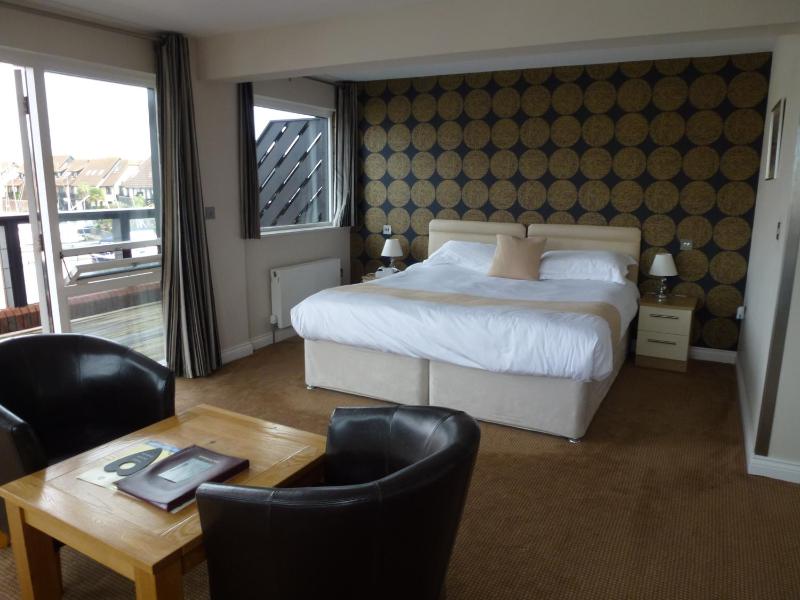 Deluxe Double or Twin Room with Balcony image 1