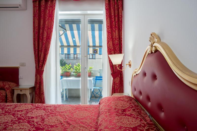 Suite with Balcony image 3